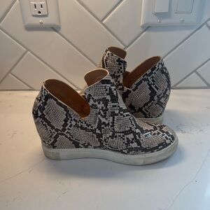 Super cute snake skin pattern can’t get them anymore make you a little taller